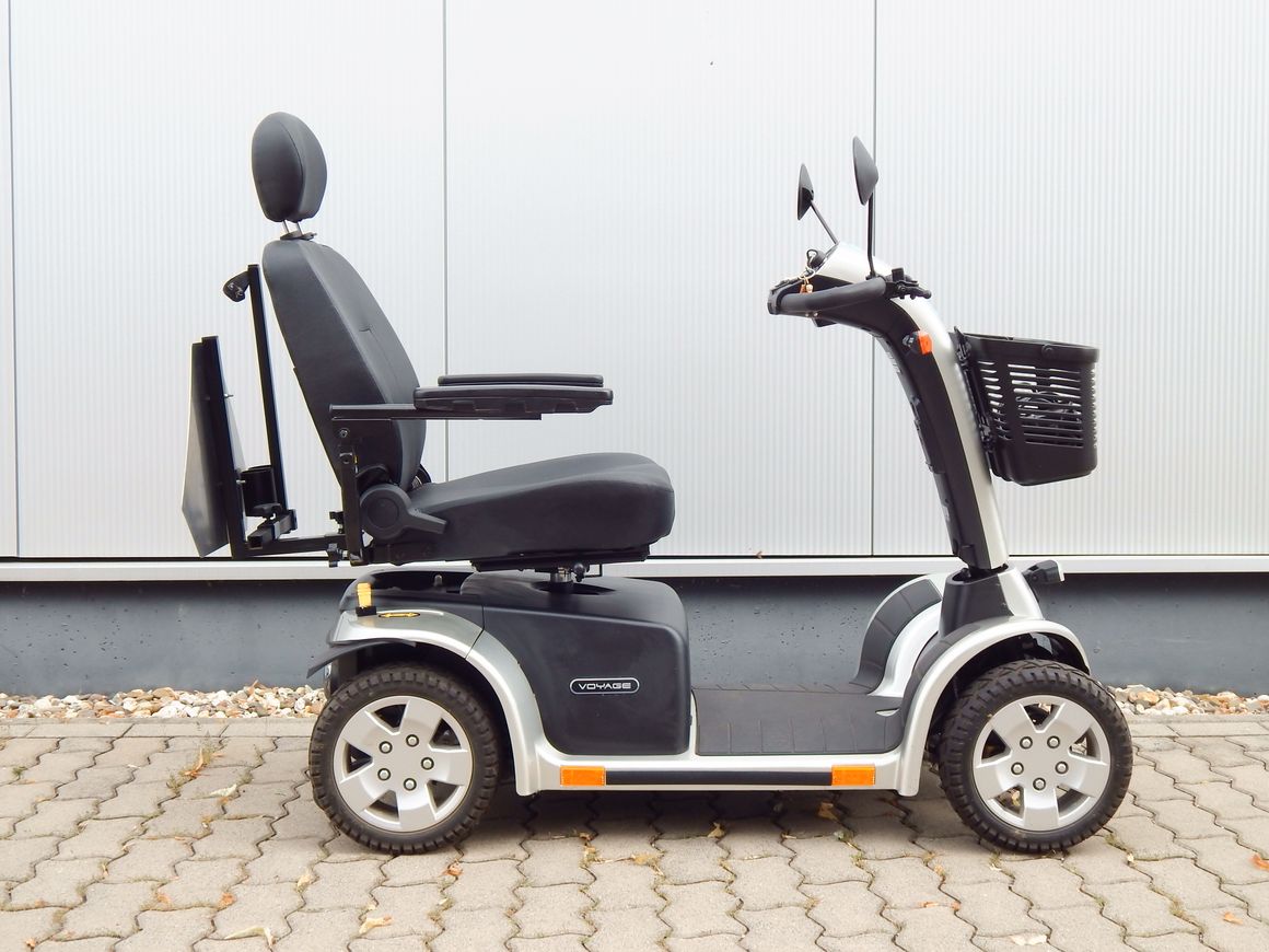 E-Mobil Voyage mit Warndreieck und Stockhalter gebraucht