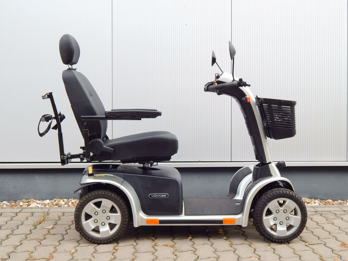 Voyage E-Mobil mit Rollatorhalterung gebraucht
